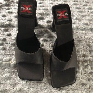Vintage Chili's Black Pacer Slip on Heel - Size 7